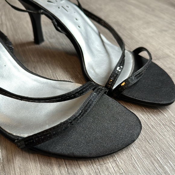 Black heels - Picture 5 of 6